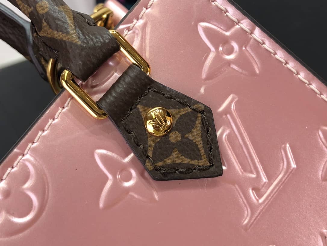 L0vis Vvtt0n Petit Sac Plat Flat Shoulder Bag Replica Pink M80169