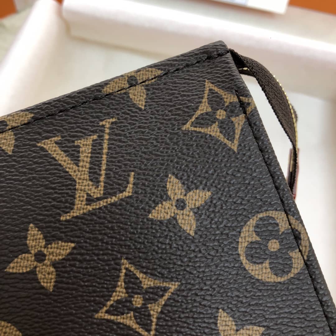 L0vis Vvtt0n Toiletry Pouch Replica M47562