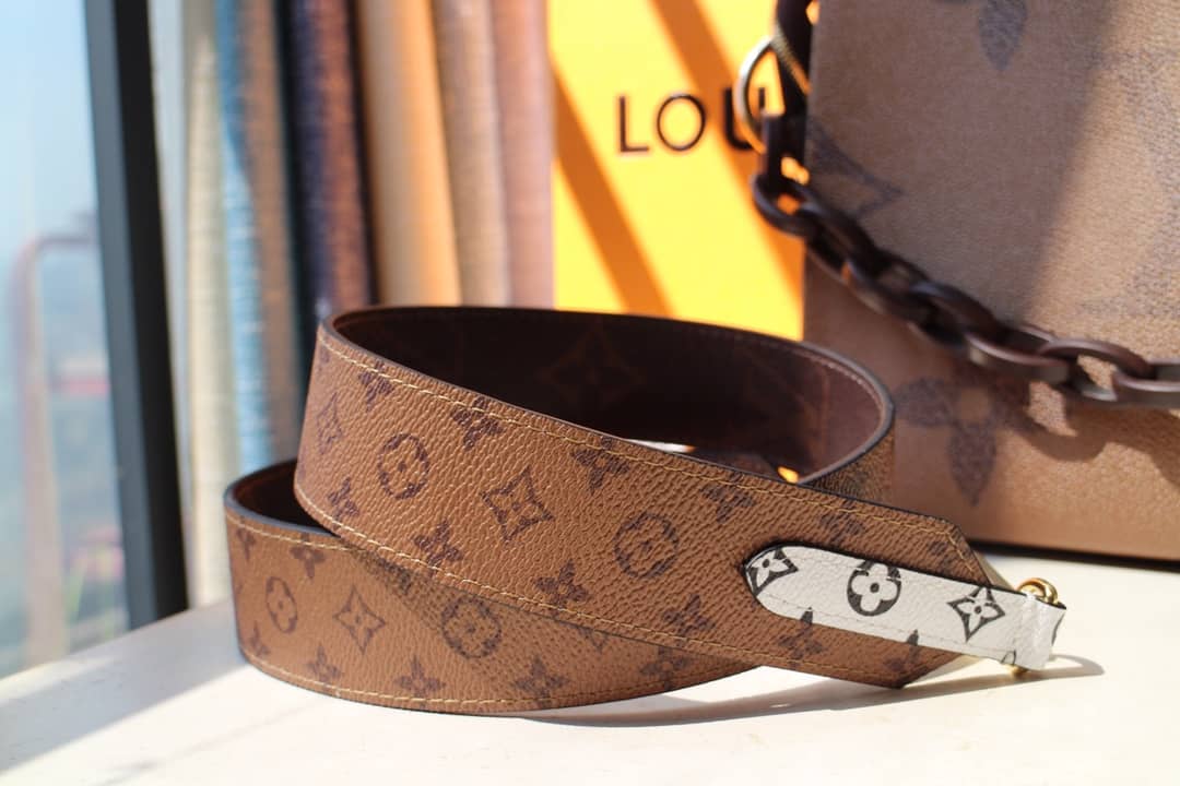 L0vis Vvtt0n Monogram Giant Toilet Pouch Crossbody Bag Replica M67692