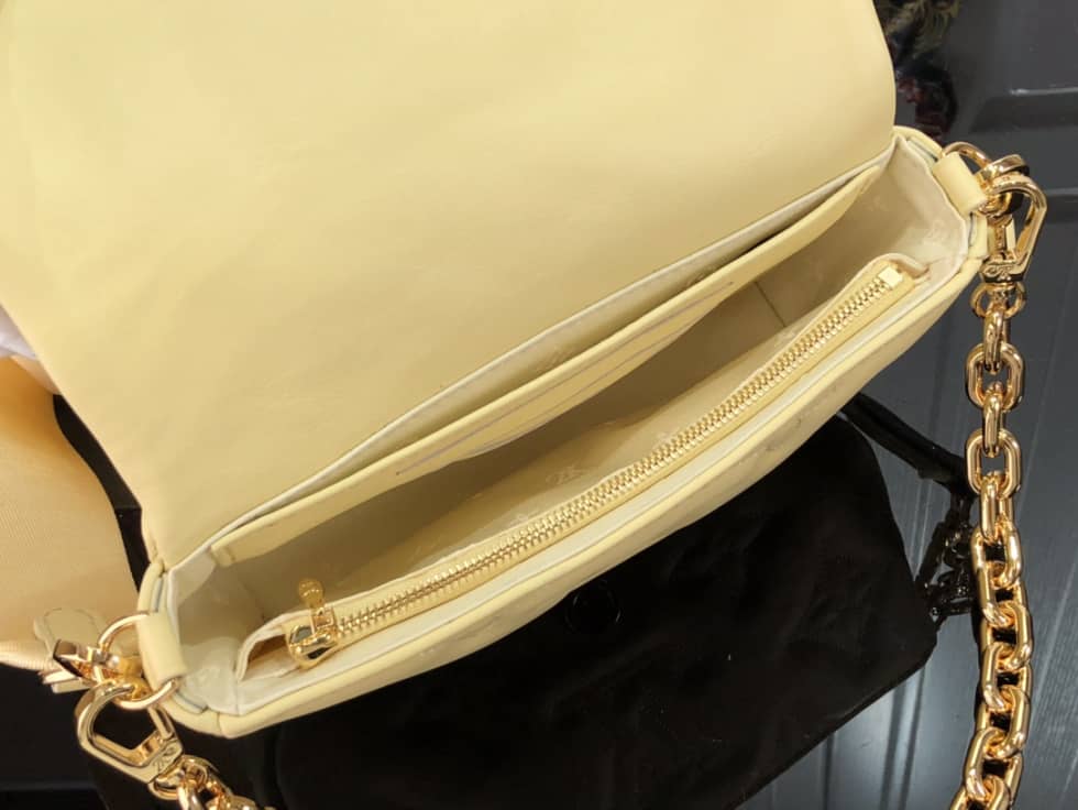 L0vis Vvtt0n Wallet On Strap Bubblegram Yellow M81399 Replica