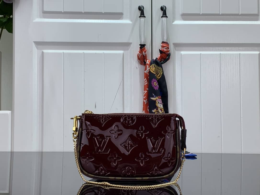 L0vis Vvtt0n Pochette Dupe Monogram Vernis  Accessories  Pouch Purple M58009