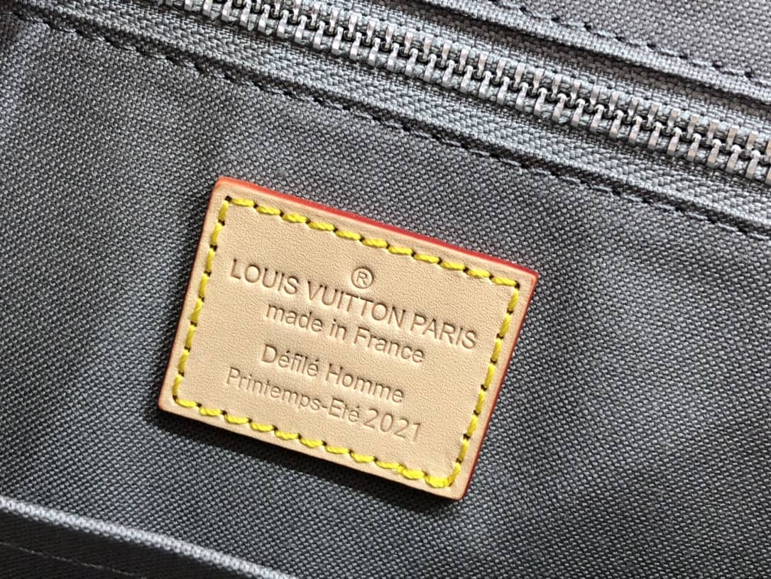 L0vis Vvtt0n Sac Plat Monogram Mirror Coated Shoulder Bag Replica Silver M45884