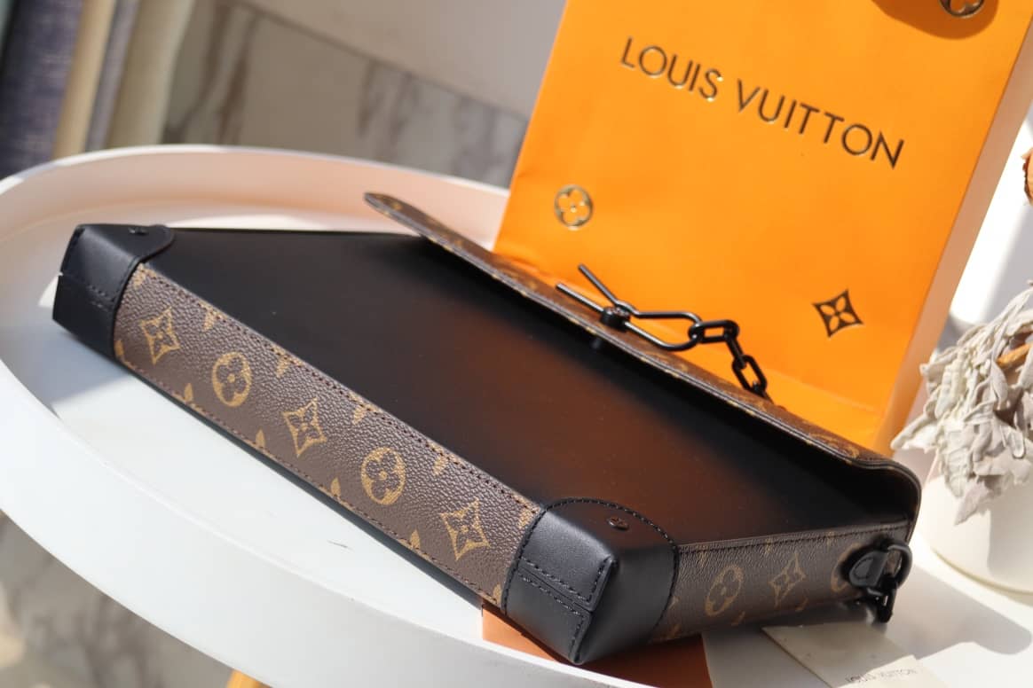 L0vis Vvtt0n Pochette Dupe Voyage Steamer Black M30583(ColaReps)