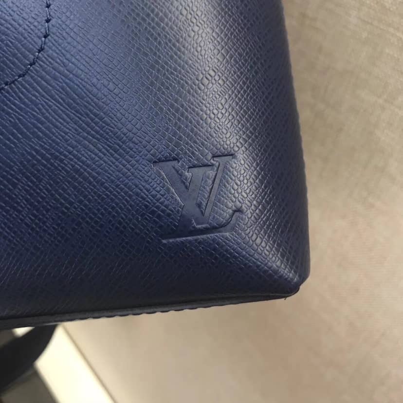 L0vis Vvtt0n Taiga Grigori MM Messenger Bag Replica Blue M30206