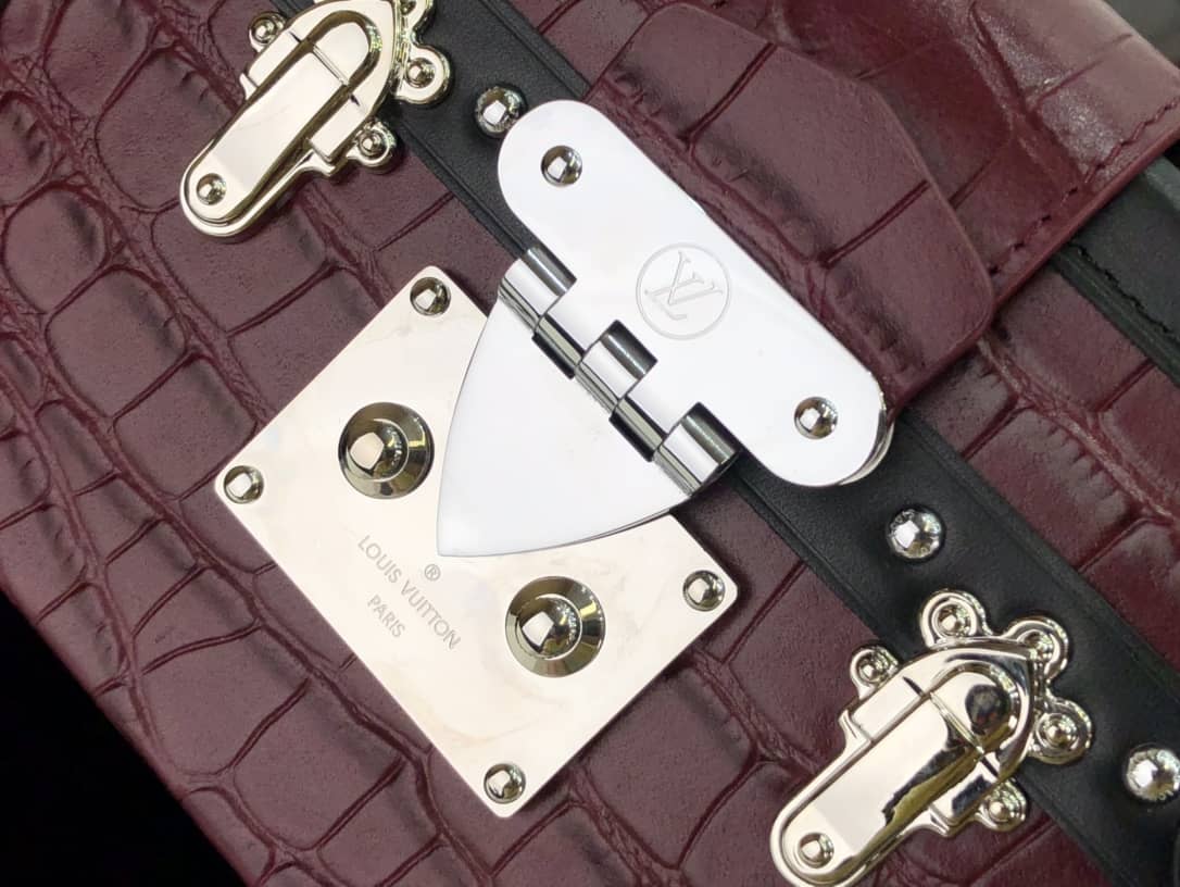 L0vis Vvtt0n Petite Malle Brilliant Alligator Leather Replica Handbag Red N93817