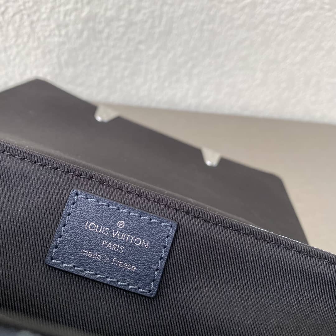 L0vis Vvtt0n Trunk Monogram Messenger Bag Replica Blue M57282