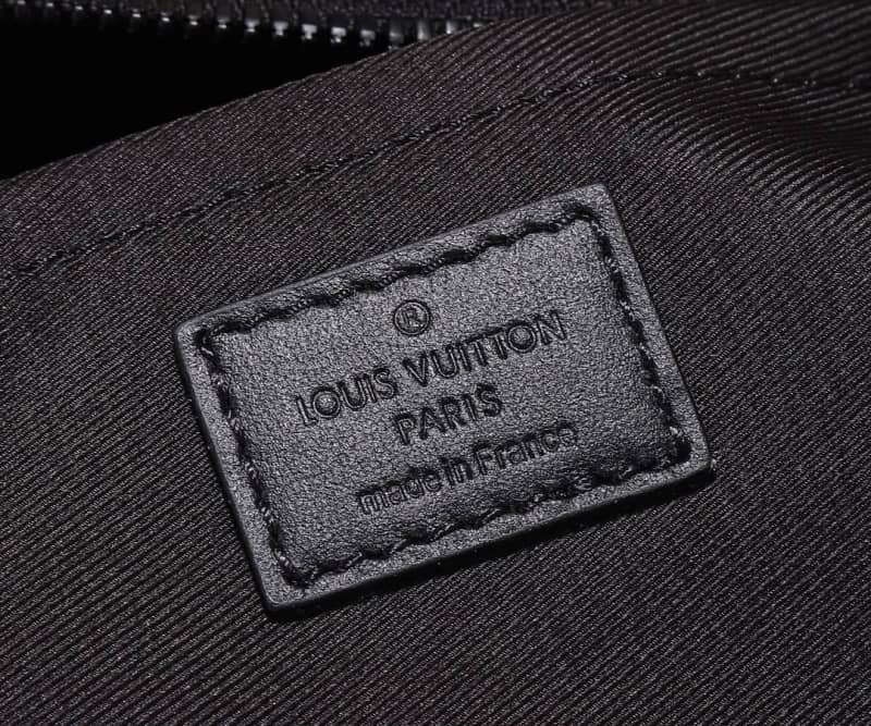 L0vis Vvtt0n S Lock Messenger Bag Replica Black M58489