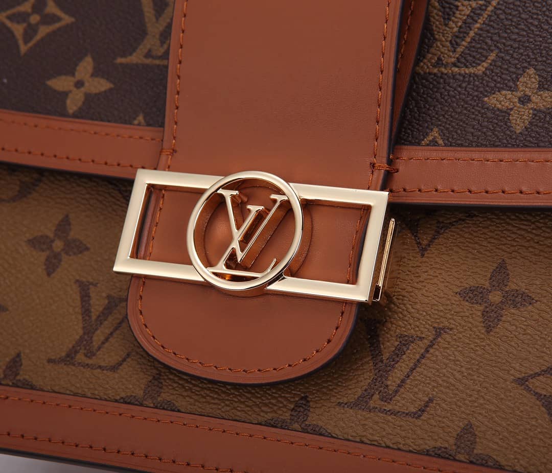 L0vis Vvtt0n Monogram MM Reverse Dauphine Shoulder Bag Replica M44391