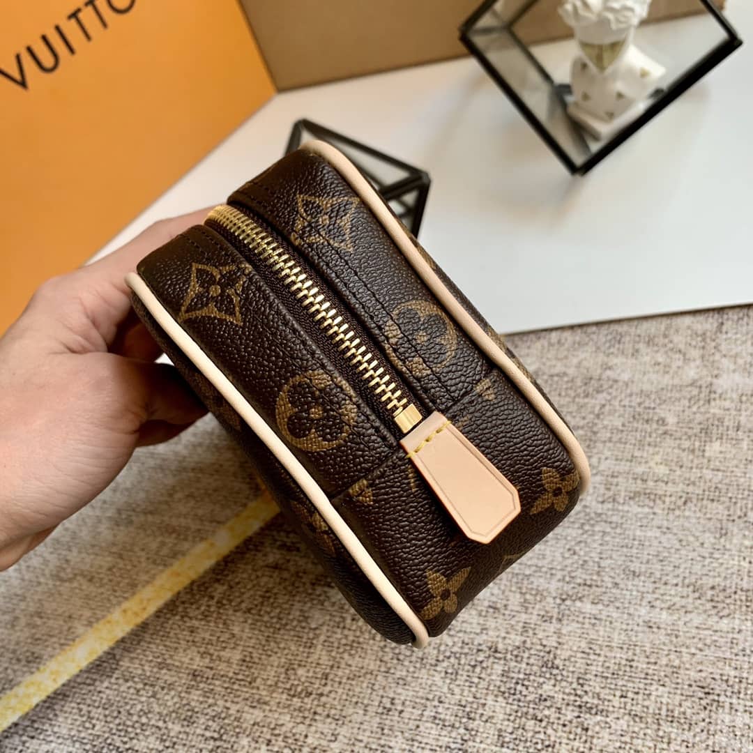 L0vis Vvtt0n Monogram Trousse Toilette Clutch Replica M47522