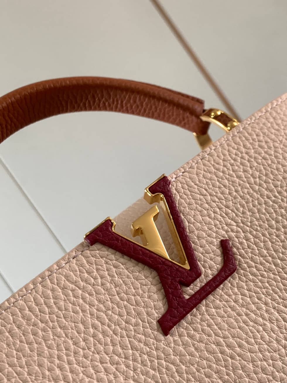 L0vis Vvtt0n Capucines Taurillon Leather Shoulder Bag Replica