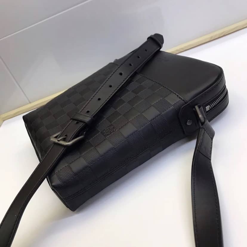 L0vis Vvtt0n District Pochette Replica Shoulder Bag N23355