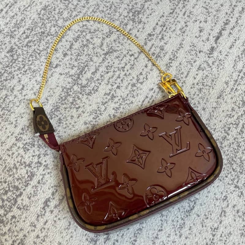 L0vis Vvtt0n Pochette Dupe  Monogram Vernis Accessories Pouch Purple M58009
