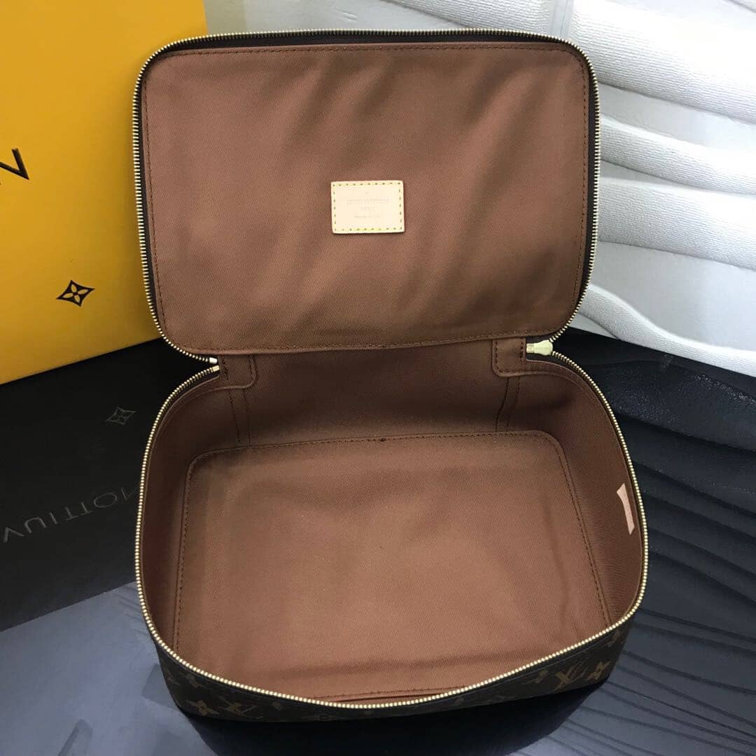 L0vis Vvtt0n Monogram Packing Cube PM Replica