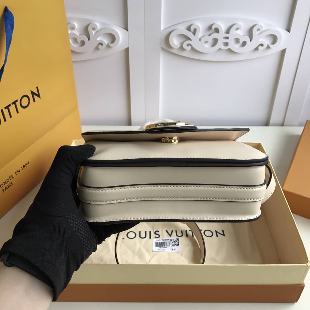 L0vis Vvtt0n Pont9 Neuf Leather Replica Shoulder Bag White M55948