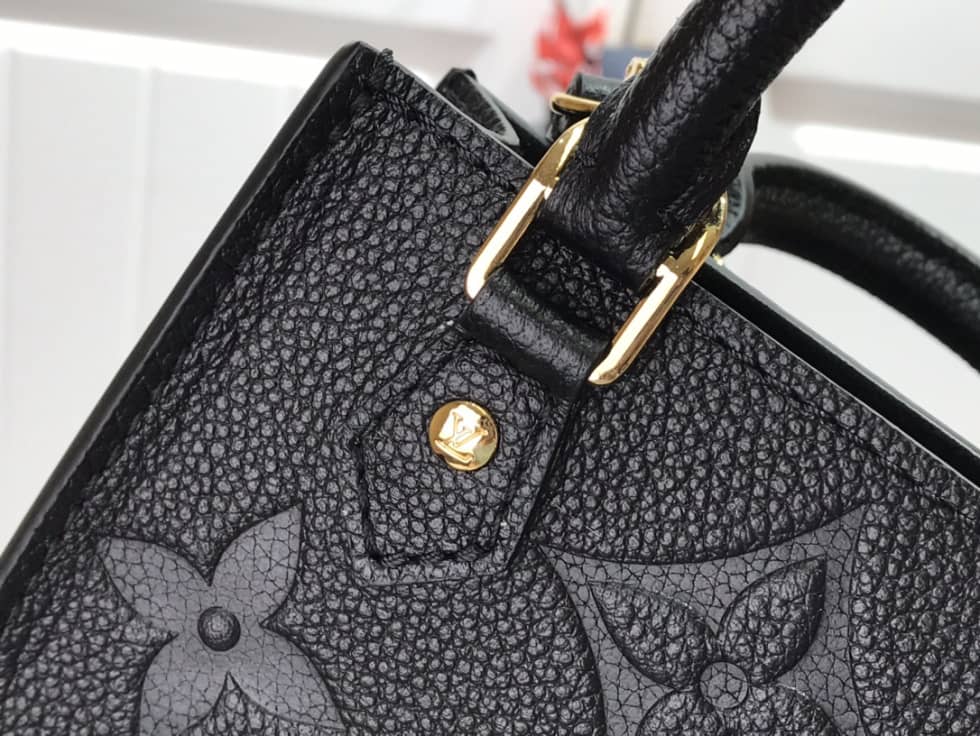 L0vis Vvtt0n Monogram Petit Sac Plat M69442 Replica Shoulder Bag