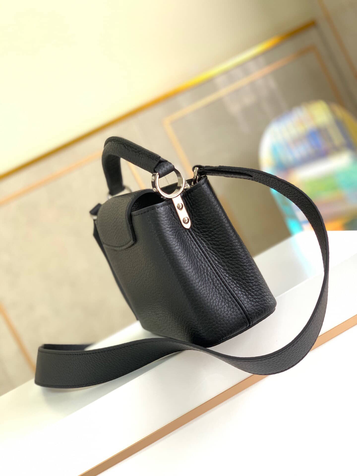 L0vis Vvtt0n Taurillon Leather Capucines Mini Replica Bag Black M55985