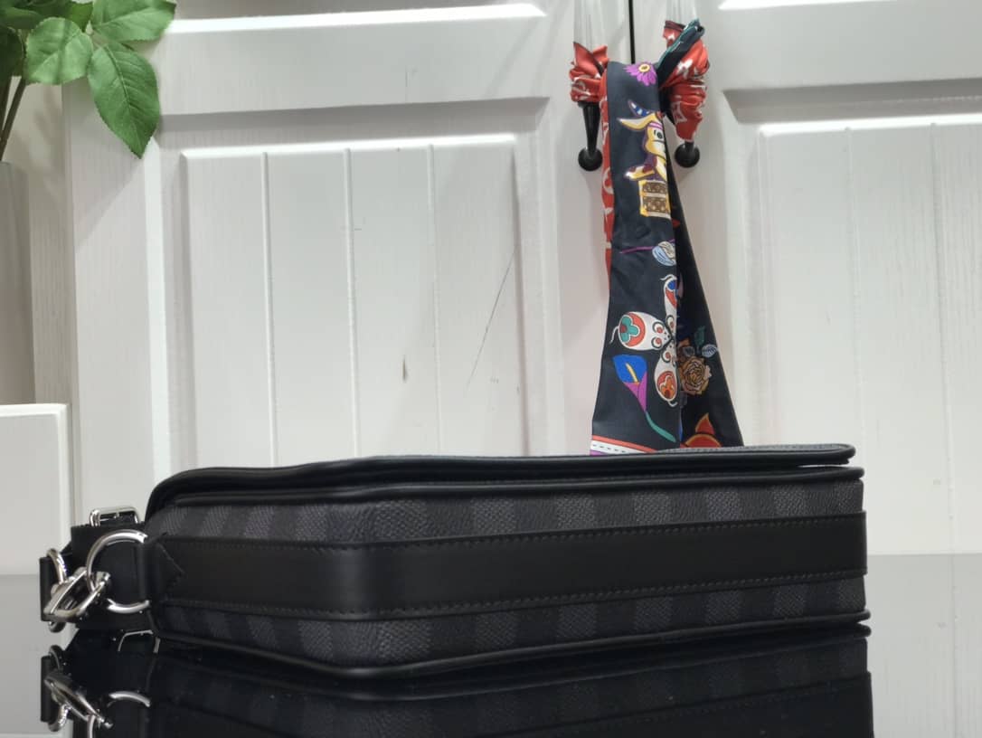 L0vis Vvtt0n Studio Damier Messenger Bag Replica Black N50013