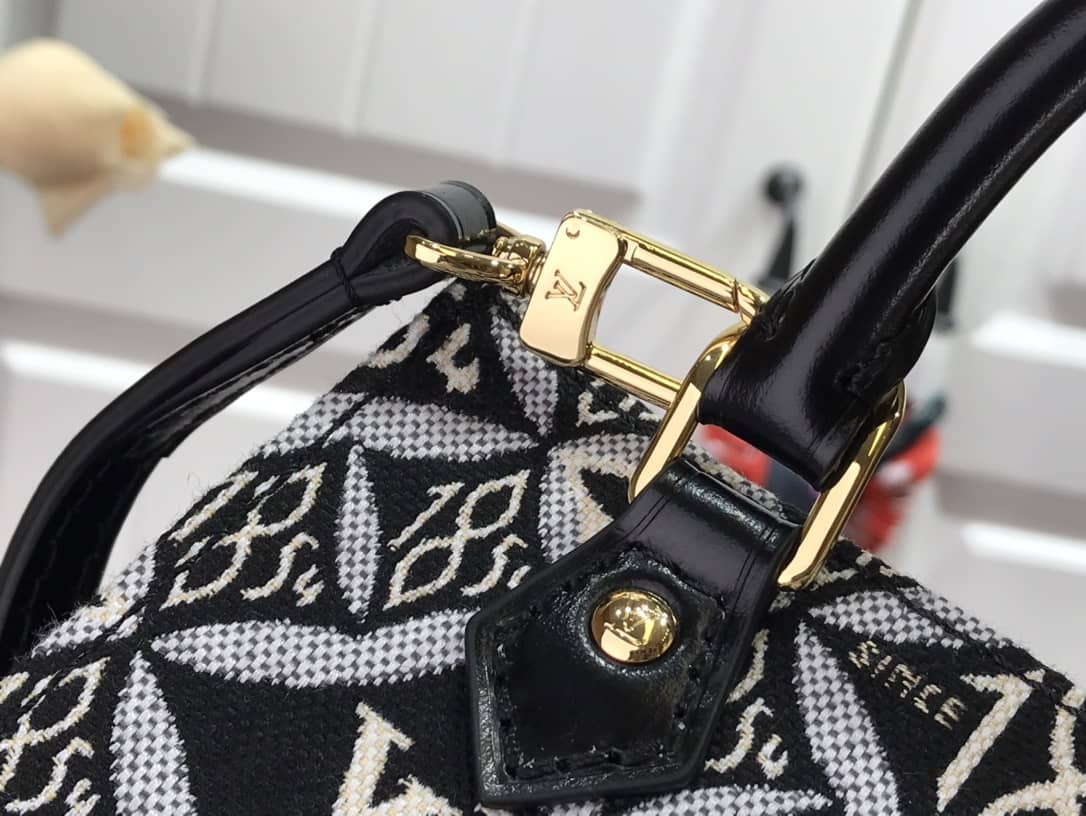 L0vis Vvtt0n Monogram Petit Sac Plat 2Way Replica Shoulder Bag Black M69442