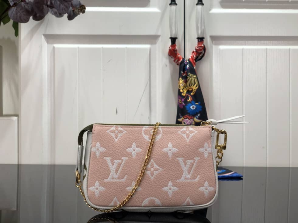 L0vis Vvtt0n Monogram Empreinte Leather Mini Pochette Accessoires M81284 Replica