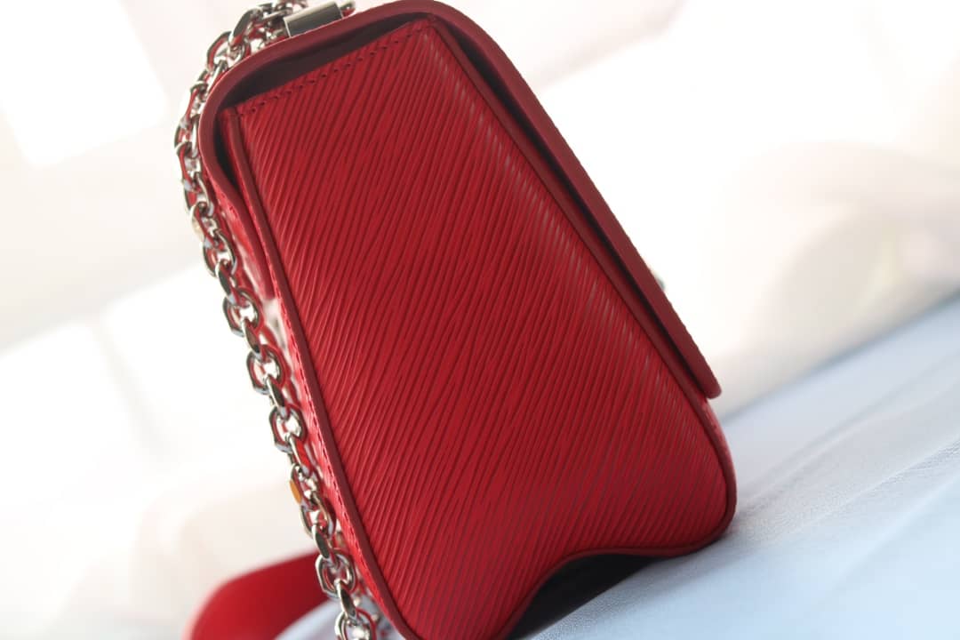 L0vis Vvtt0n Twist Bag Red Replica M50281