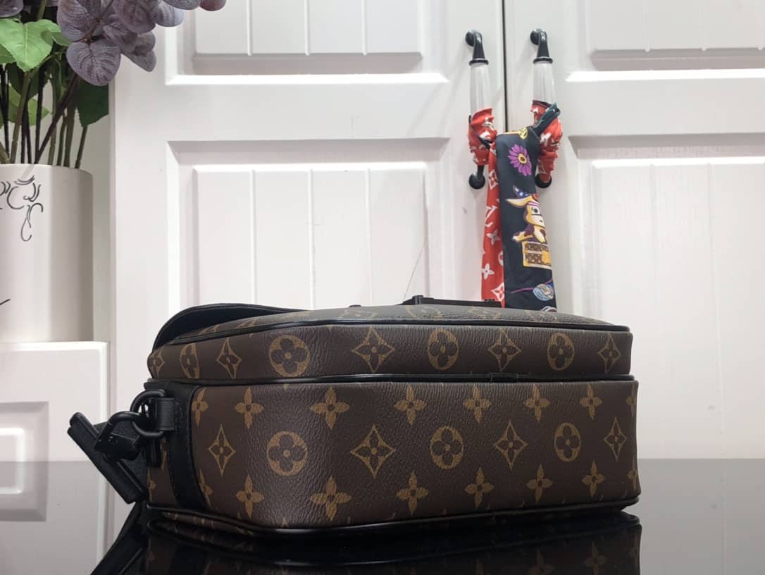L0vis Vvtt0n Monogram Macassar S Lock Messenger Bag Replica M45863