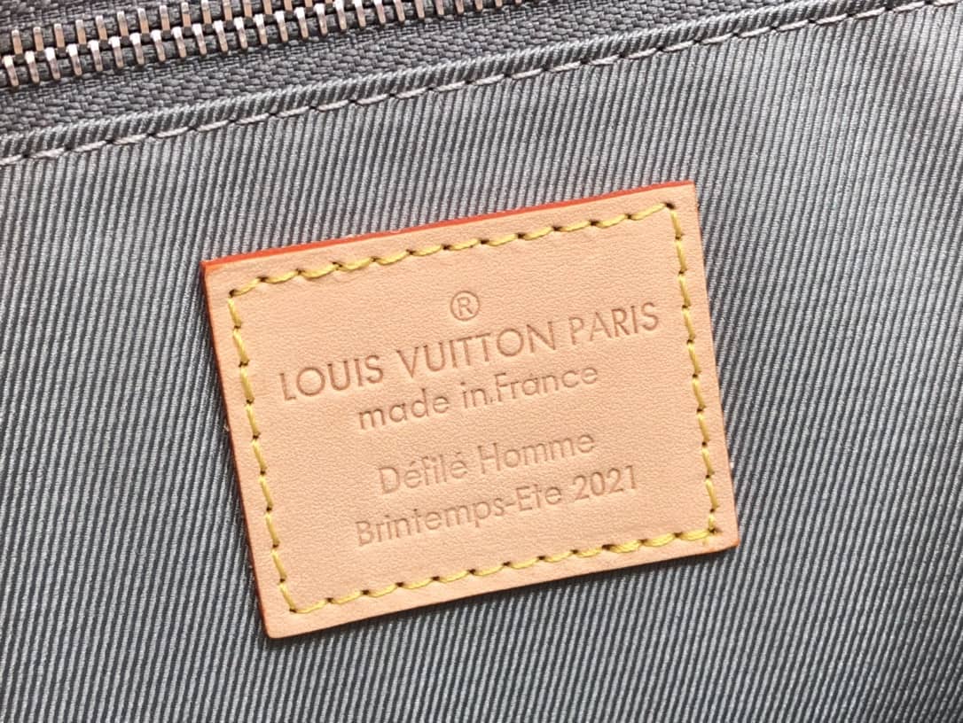 L0vis Vvtt0n Sac Plat Monogram Mirror Coated Shoulder Bag Replica Silver M45884