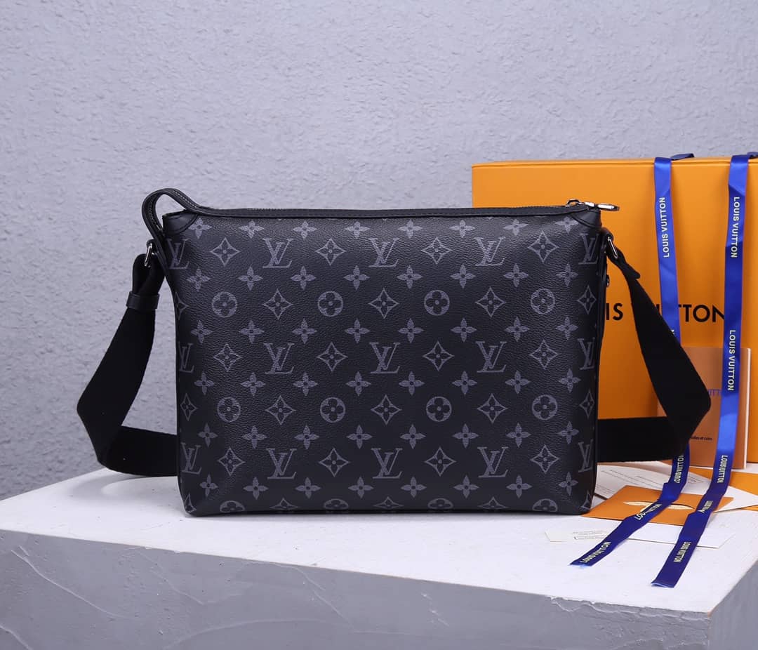 L0vis Vvtt0n Odyssey PM Messenger Bag Replica Black M44223