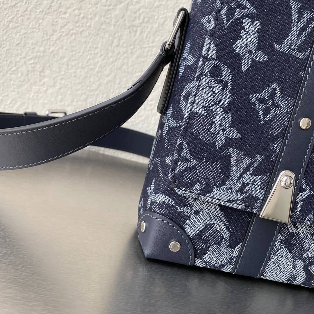 L0vis Vvtt0n Trunk Monogram Messenger Bag Replica Blue M57282