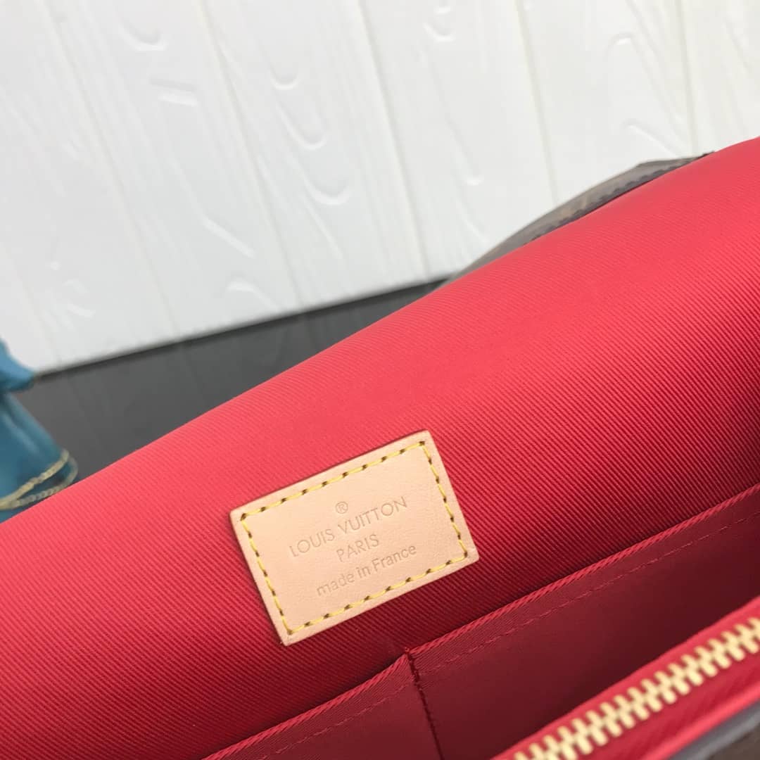 L0vis Vvtt0n Cluny BB Monogram Canvas Shoulder Handbag Replica Red M42738