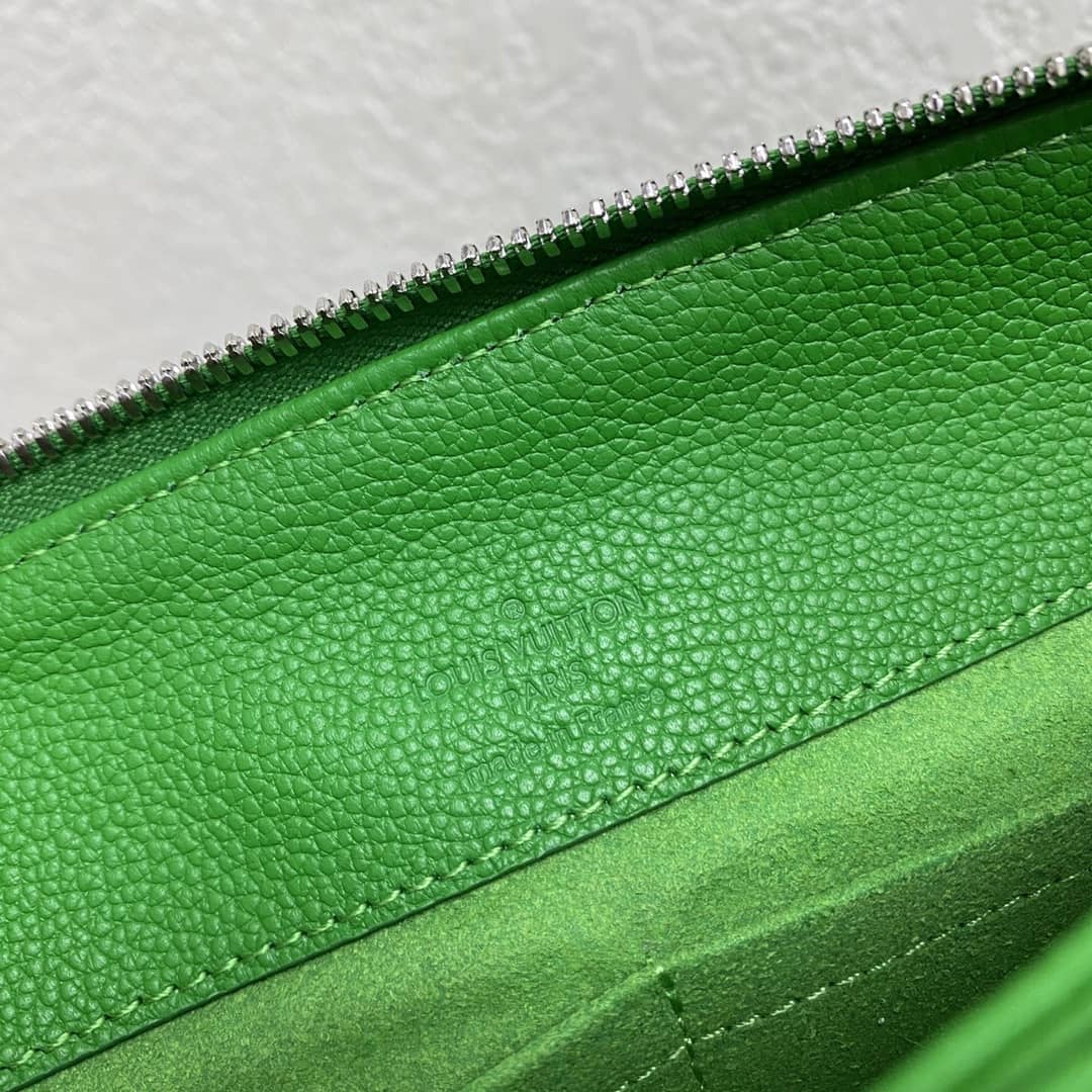 Cheap L0vis Vvtt0n Chain Clutch Bag Green Online