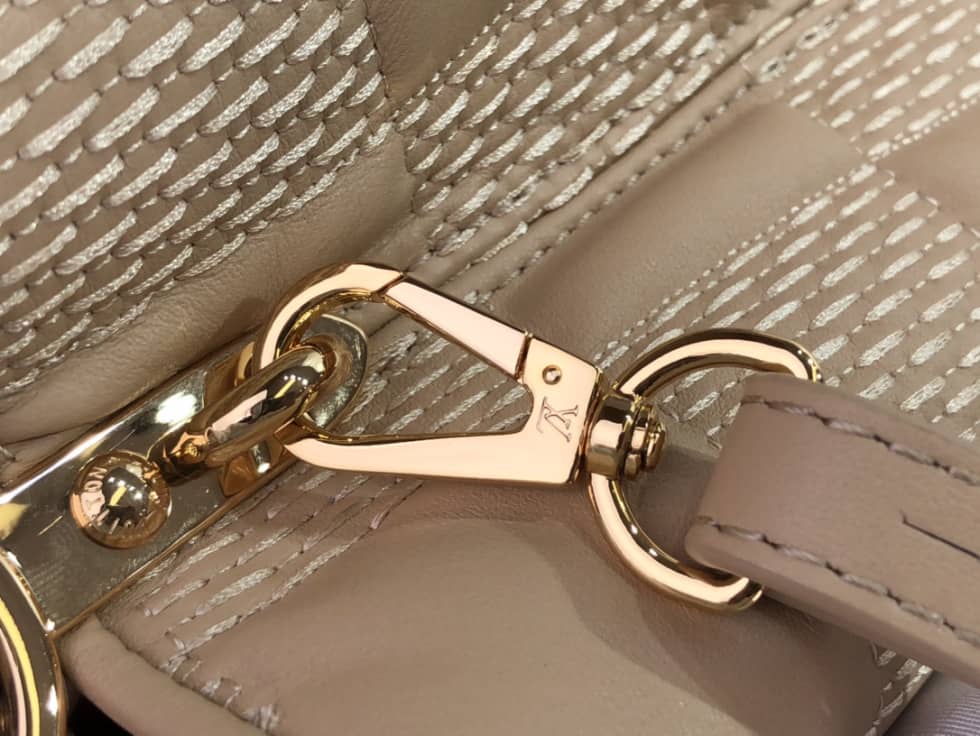 L0vis Vvtt0n Capucines MM Beige M59225 Replica Shoulder Bag