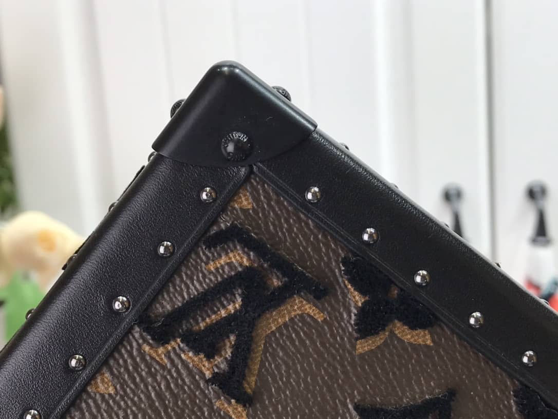 L0vis Vvtt0n Monogram Replica Clutch Box M20233
