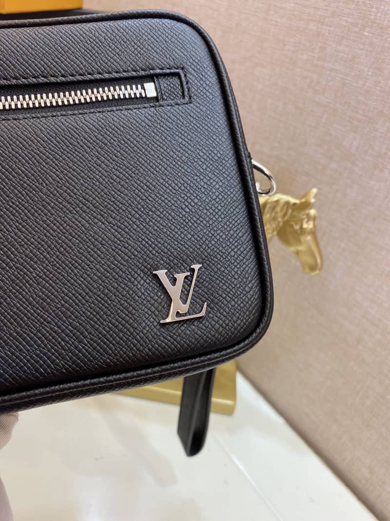 L0vis Vvtt0n Pochette Kasai Taiga Cowhide Leather Tote Replica M30441