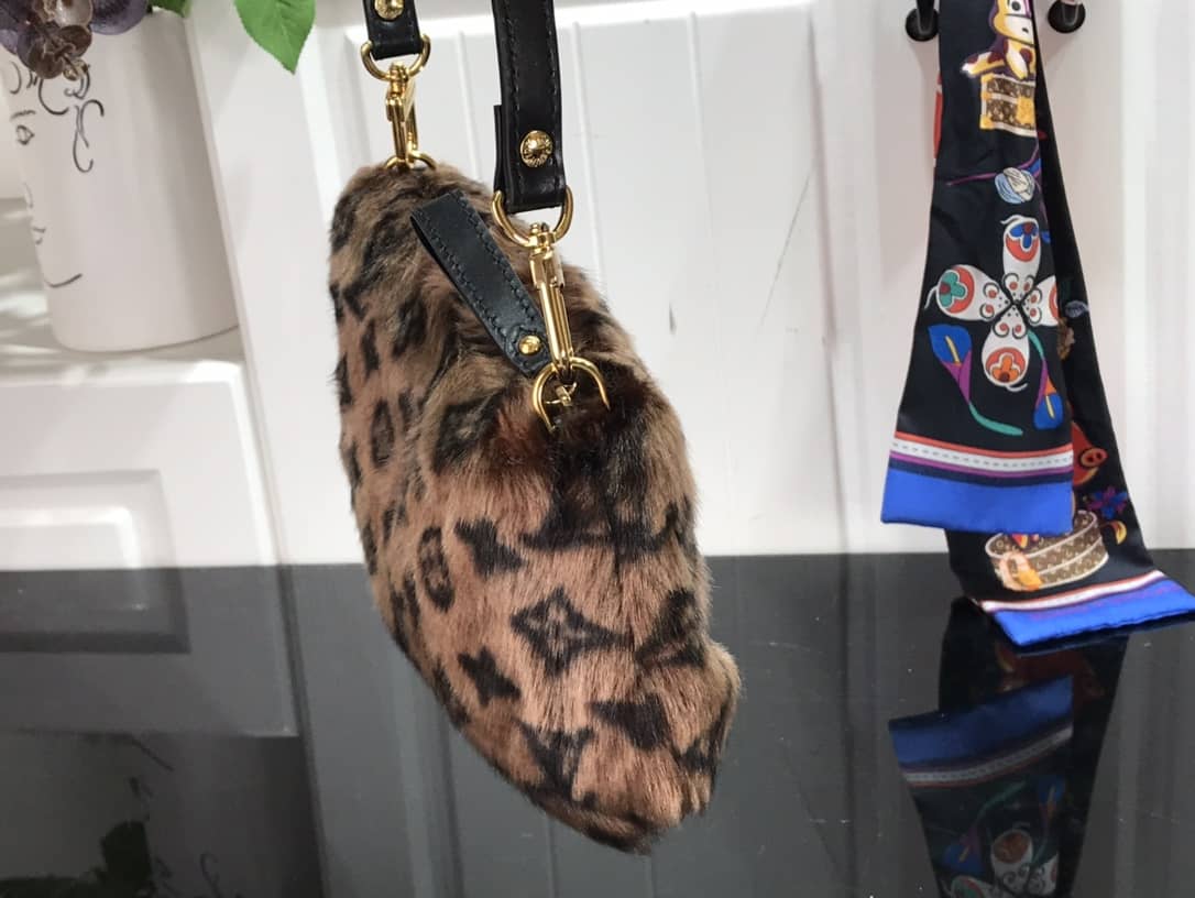 L0vis Vvtt0n Mink Monogram Vision Milla MM Pochette