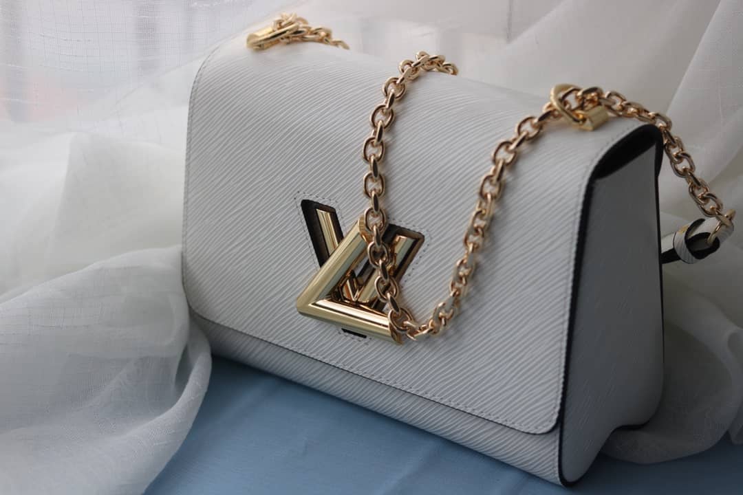 L0vis Vvtt0n Twist Bag White Replica M50281