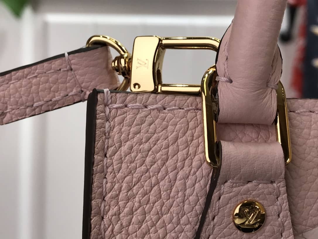 L0vis Vvtt0n Monogram Petit Sac Plat Bag Replica Pink M80449