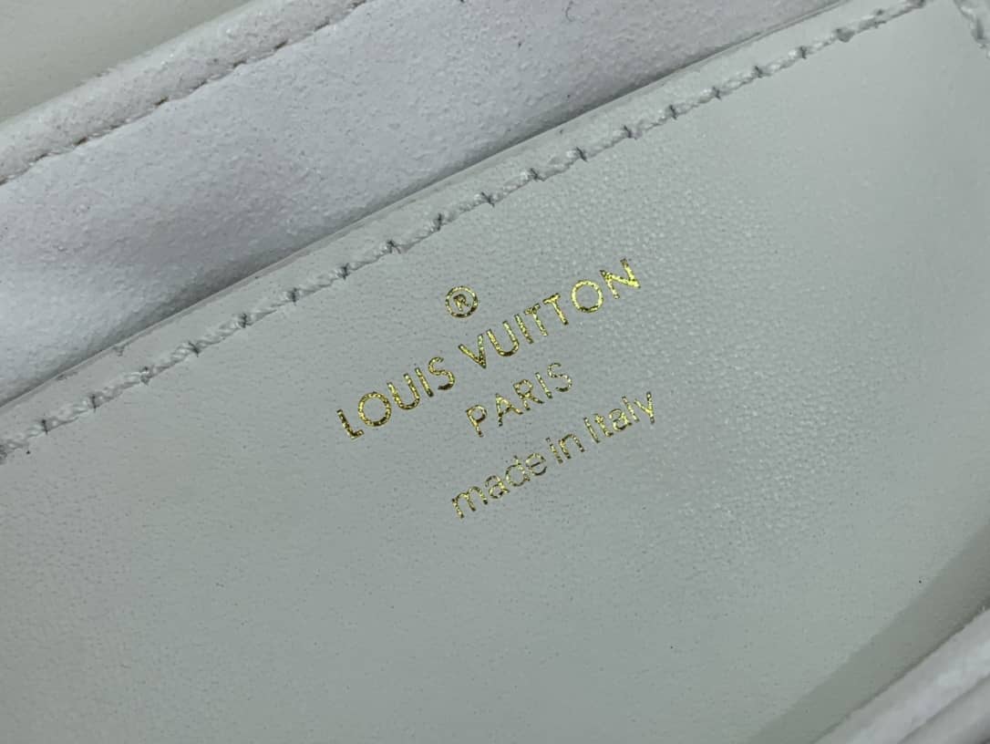 L0vis Vvtt0n New Wave Multi Replica Pochette White M56466