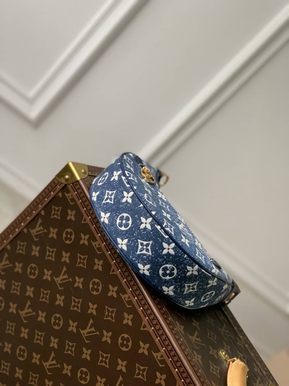 L0vis Vvtt0n Denim Loop Blue/White M81166 Replica Hobo
