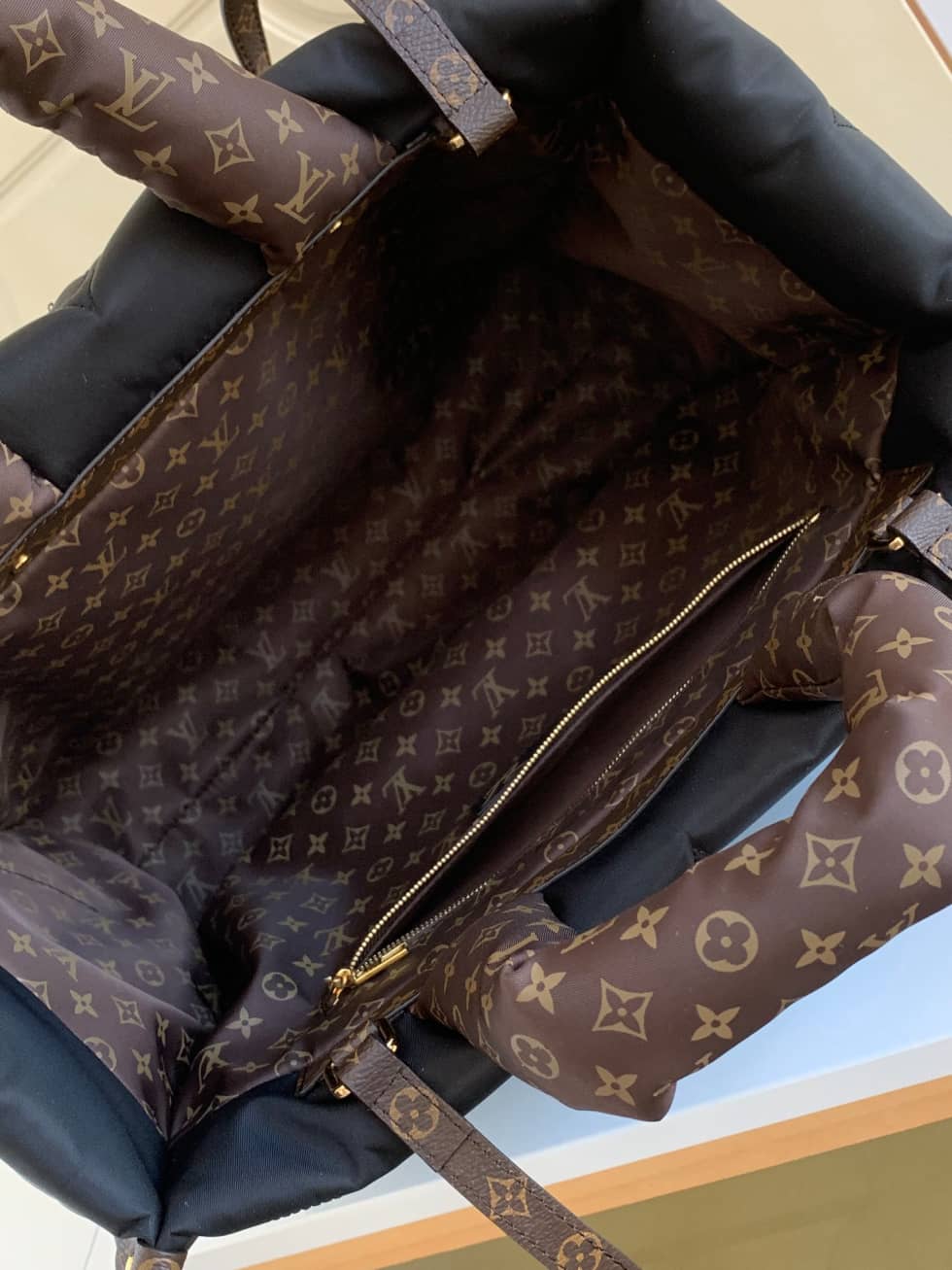 L0vis Vvtt0n Onthego GM Nylon Monogram Pilow Giant Black M59007 Replica Tote