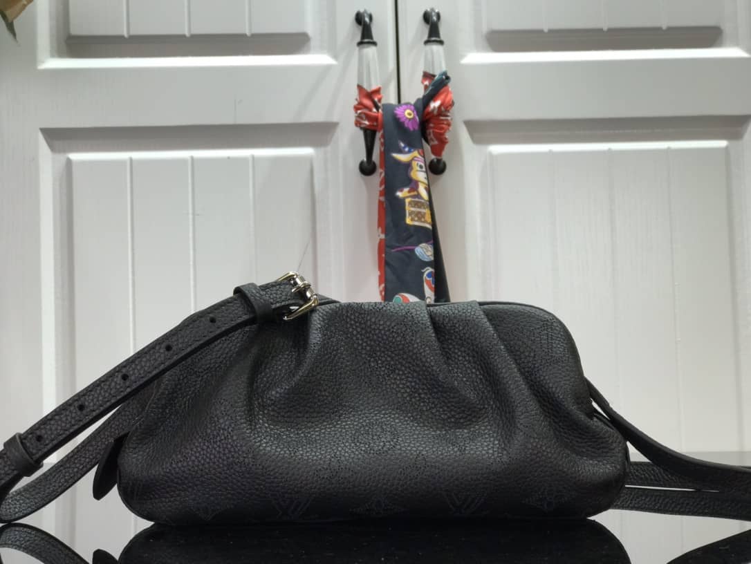 L0vis Vvtt0n Scala Mini Replica Pouch Black M80092