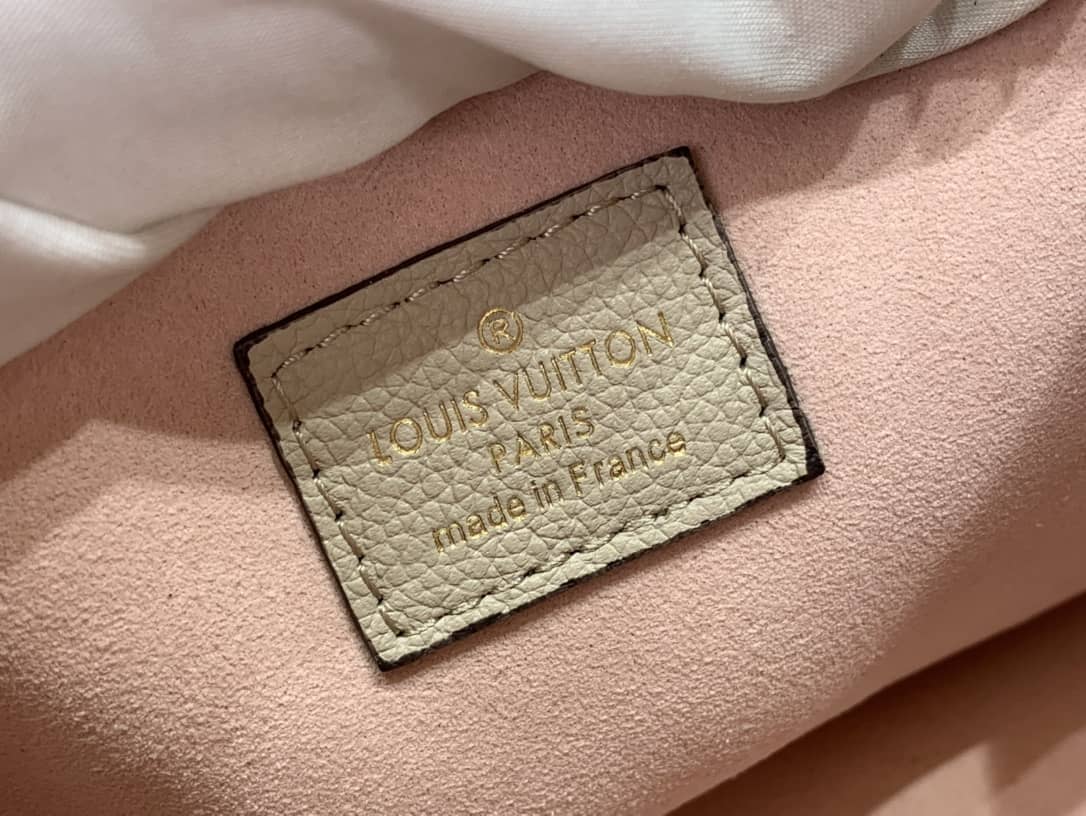 L0vis Vvtt0n Lockme Chain PM Replica Handbag Beige M57073