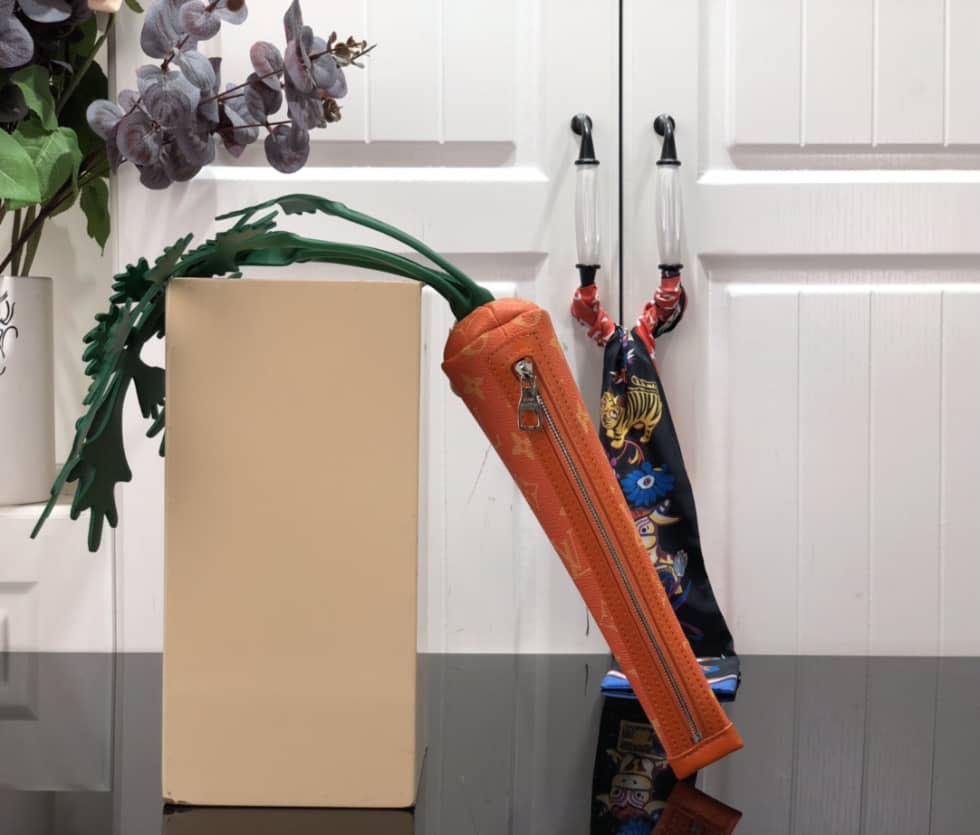 L0vis Vvtt0n Carrot Pouch Everyday Pouch Virgil Abloh 2021 M80851 Replica