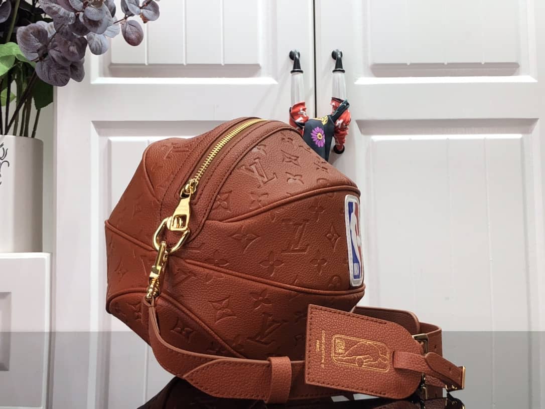 L0vis Vvtt0n x NBA Ball-in Basket Monogram Replica Shoulder Bag M57974