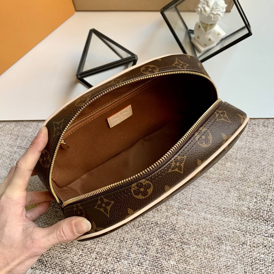 L0vis Vvtt0n Monogram Canvas Toiletry Bag Replica M47527