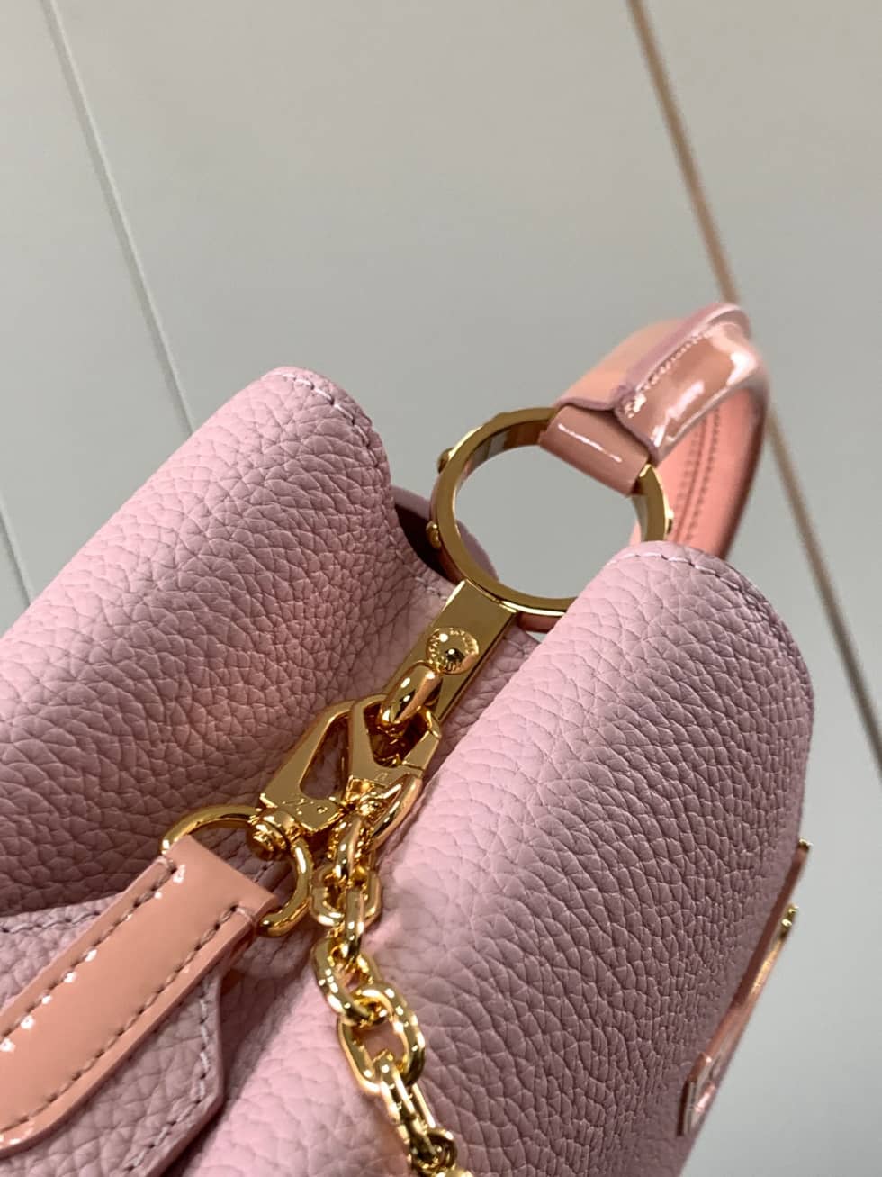 L0vis Vvtt0n Capucines BB Rose M59061 Replica Crossbody Bag