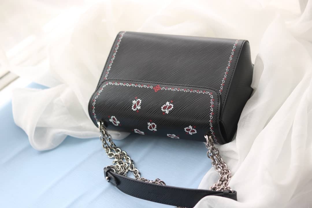 L0vis Vvtt0n Twist Epi Handbag Replica Black M50320