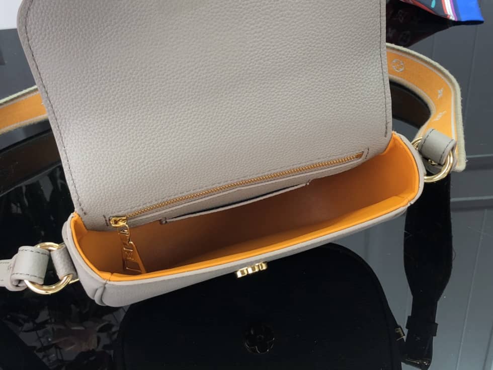L0vis Vvtt0n Pont 9 Soft Leather PM Gery M58727 Replica Crossbody Bag