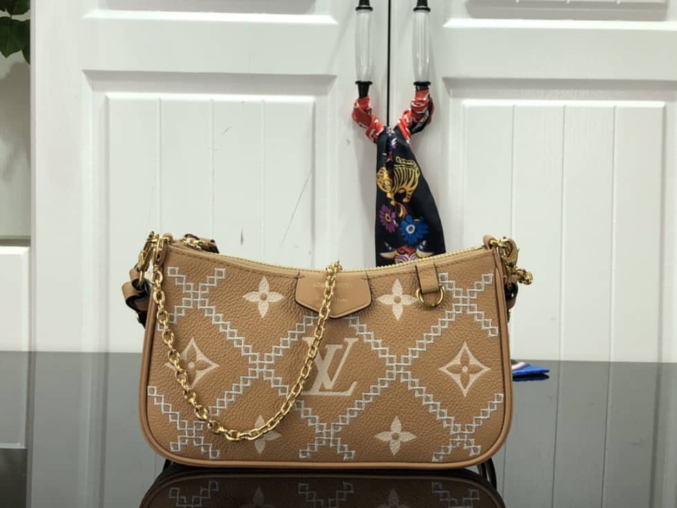 L0vis Vvtt0n Easy Pouch On Strap M81137 Replica Crossbody Bag