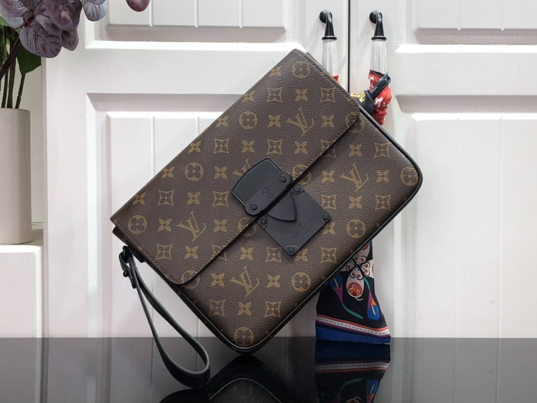 L0vis Vvtt0n Monogram Key S Lock A4 Pouch Replica M80560