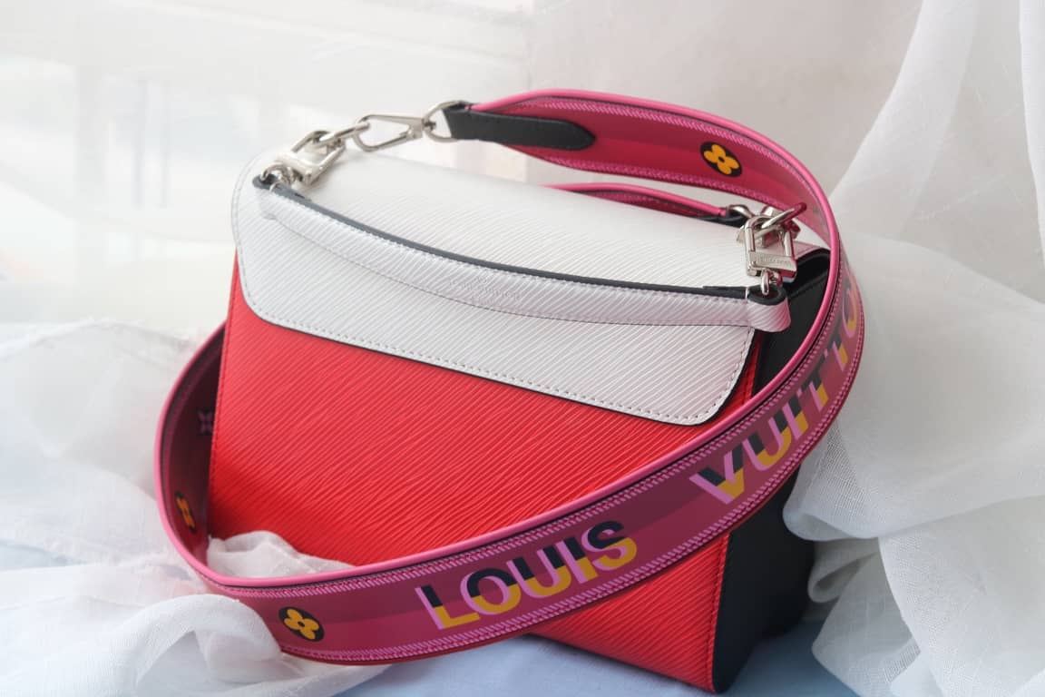 L0vis Vvtt0n Textured Epi Leather Twist Series Bag White